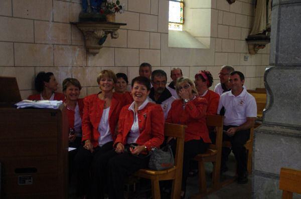 Les Esbarrits tout sourire dehors