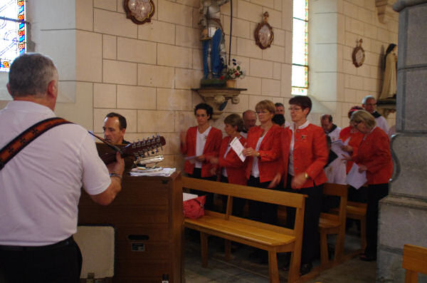 En accompagnement de l'harmonium