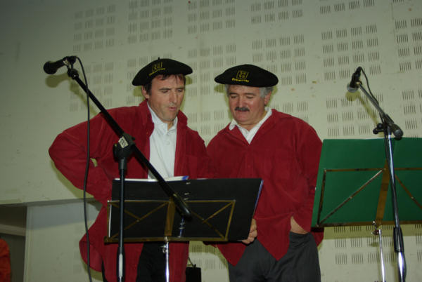 Paul-Henri et Christian font les derniers préparatifs