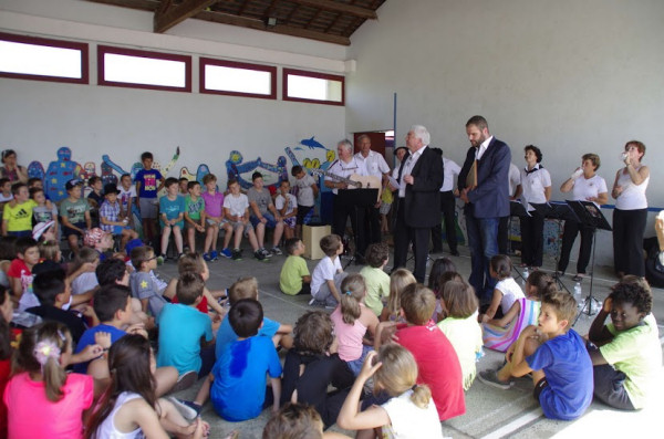 ... devant une assistance attentive