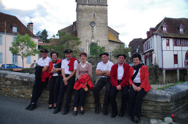 Les Esbarrits égarés dans les rues de Salies